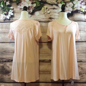 NWOT Peach lace shoulder and back tunic